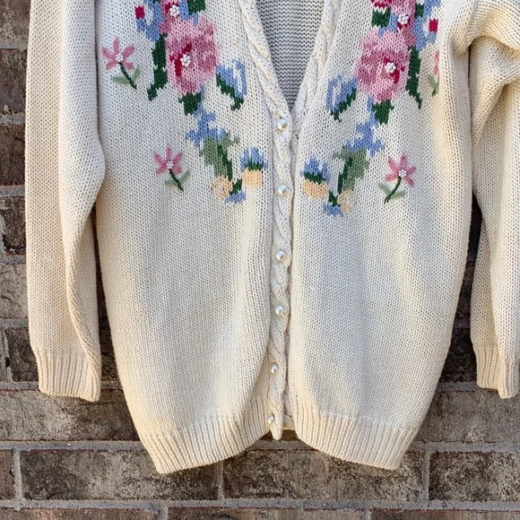 Take 50% OFF- Max Studio Cream Floral V-Neck Button-Up Cardigan, Size-S - Picture 4 of 13